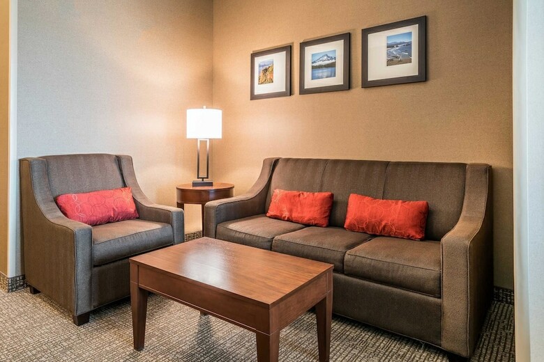 Hotel Comfort Inn & Suites