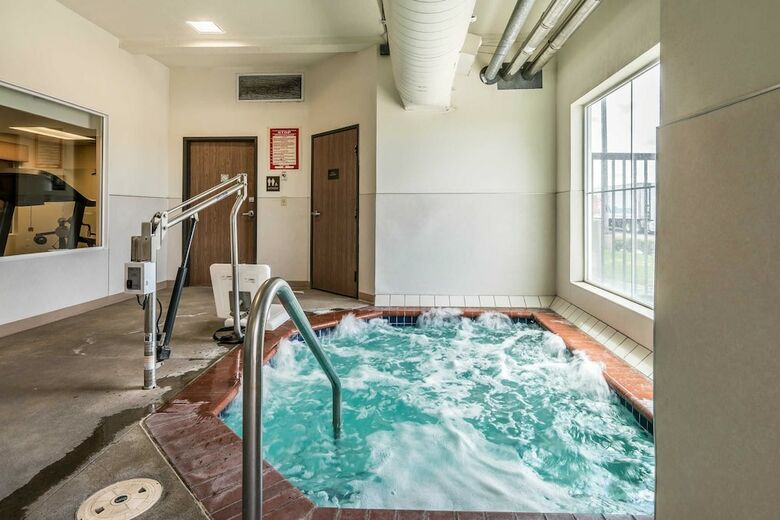 Hotel Comfort Inn & Suites