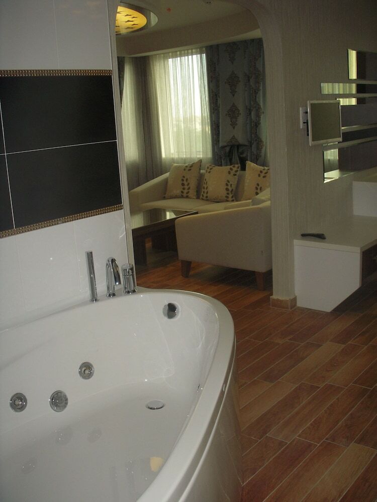 Edis Premier Hotel