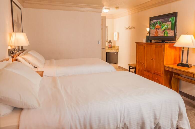 Motel Coachman Inn & Suites