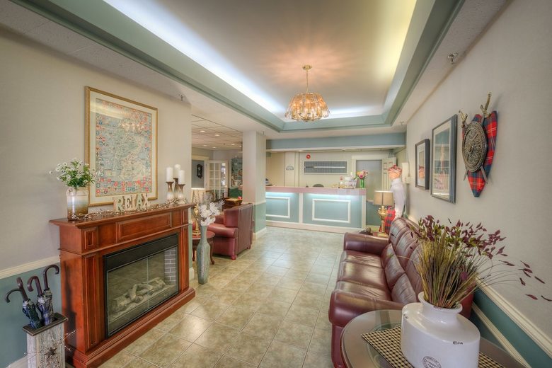 Hotel Claymore Inn & Suites