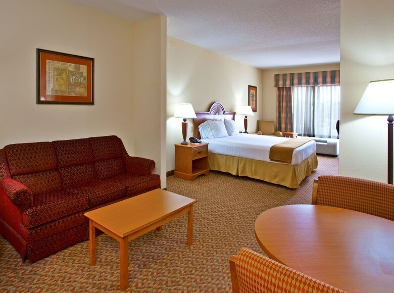 Holiday Inn Express Hotel & Suites Spring Hill
