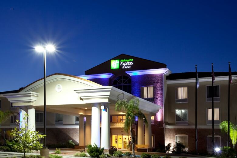 Holiday Inn Express Hotel & Suites Spring Hill
