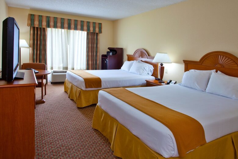 Holiday Inn Express Hotel & Suites Spring Hill