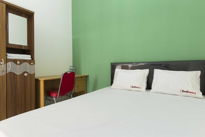 Hotel Reddoorz @ Pekayon Bekasi