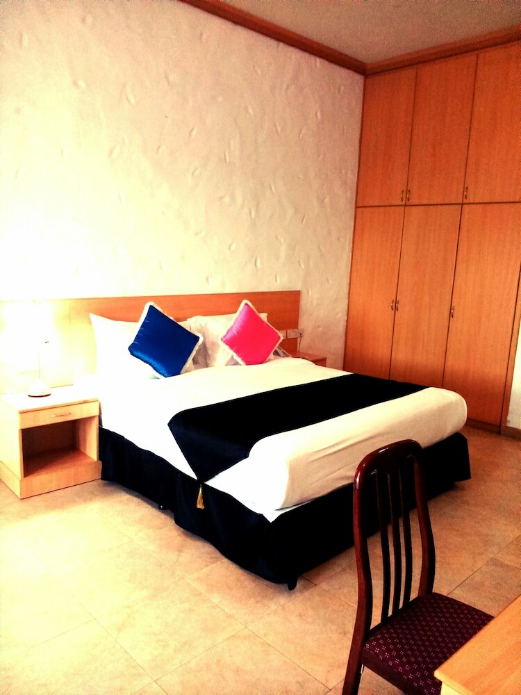 Aparthotel Safari Village Executive Suites