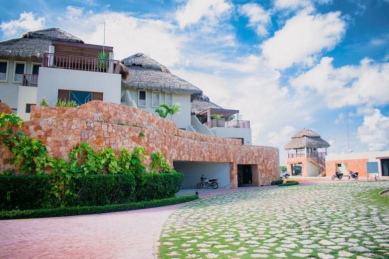 Grand Marina Hotel