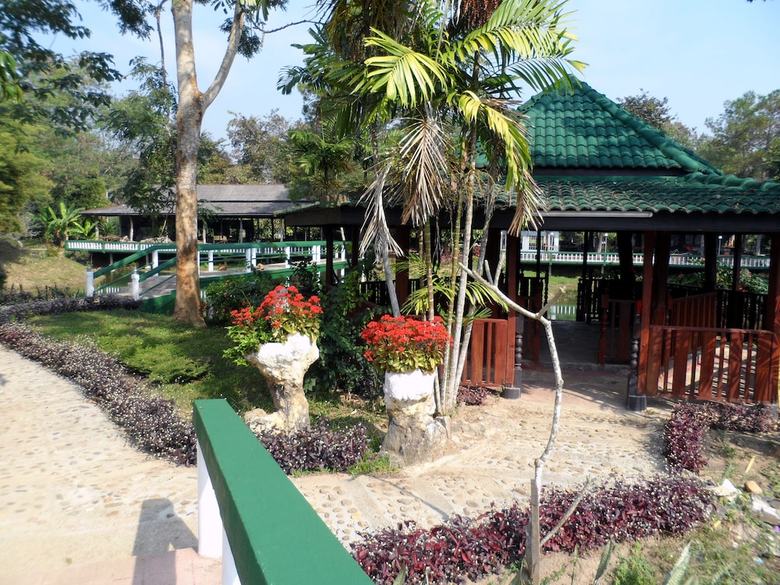 Hotel Khunnam Rimtarn Resort