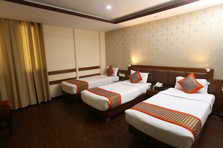 Yellow Pagoda Hotel