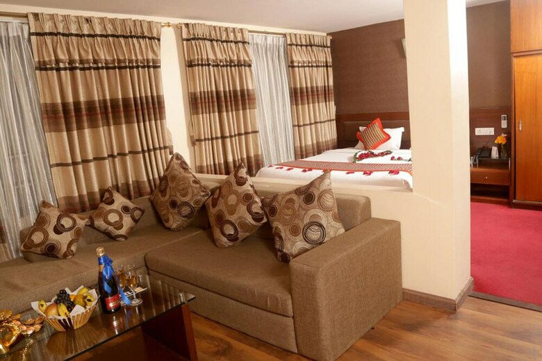 Yellow Pagoda Hotel