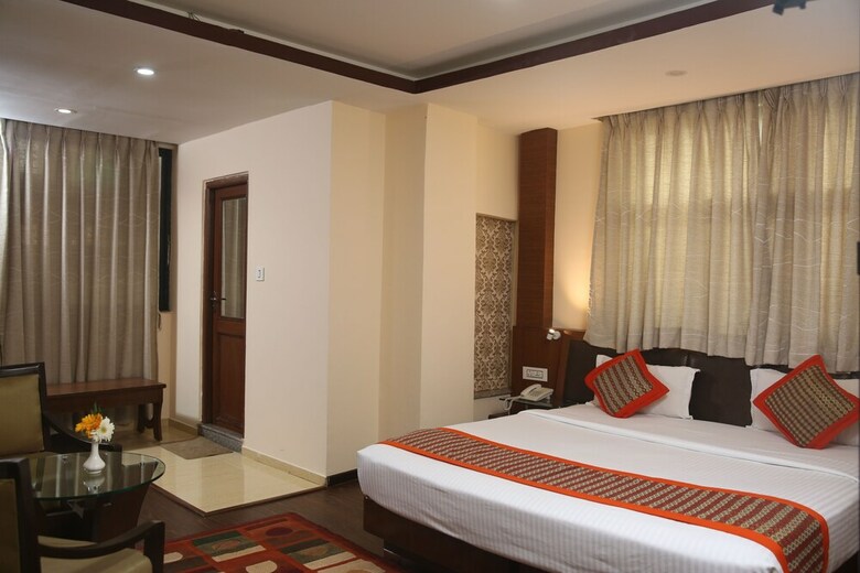 Yellow Pagoda Hotel