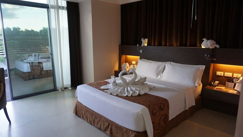 Kew Hotel