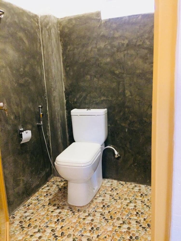 Hotel Damith Tourist Inn