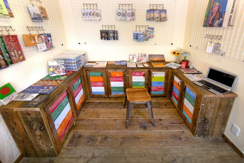 Hostal The Pax Hostel / Cafe / Records