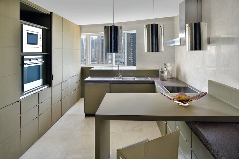 Dubai Marriott Harbour Hotel & Suites