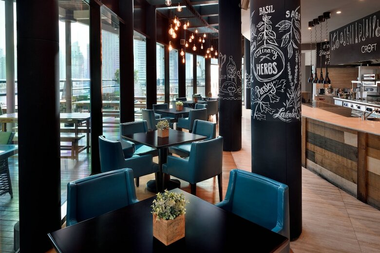 Dubai Marriott Harbour Hotel & Suites