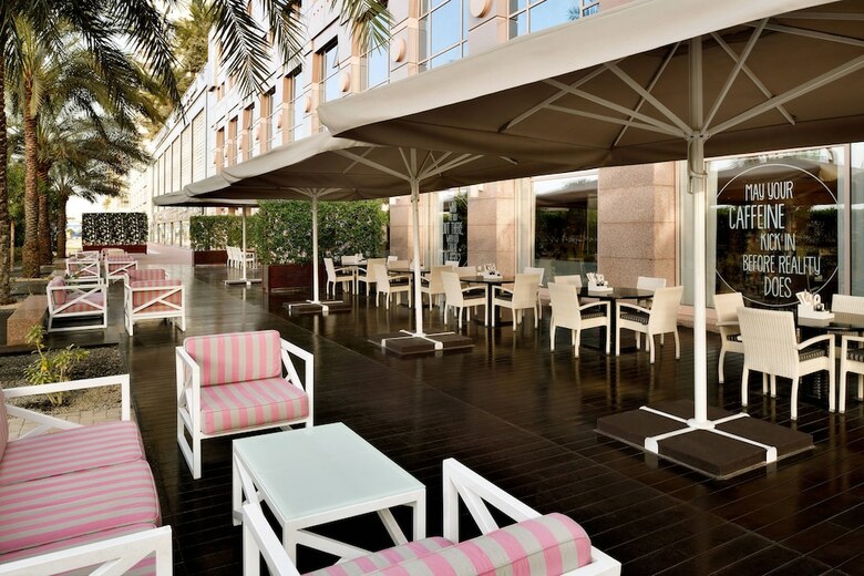 Dubai Marriott Harbour Hotel & Suites