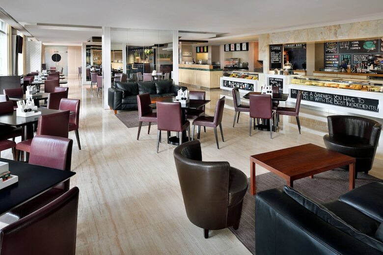 Dubai Marriott Harbour Hotel & Suites