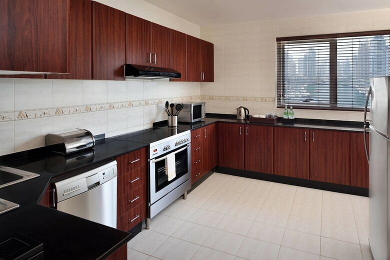 Dubai Marriott Harbour Hotel & Suites