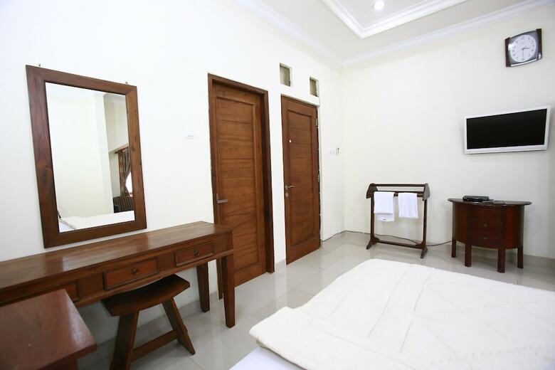 Hotel Reddoorz@pondok Pinang 2