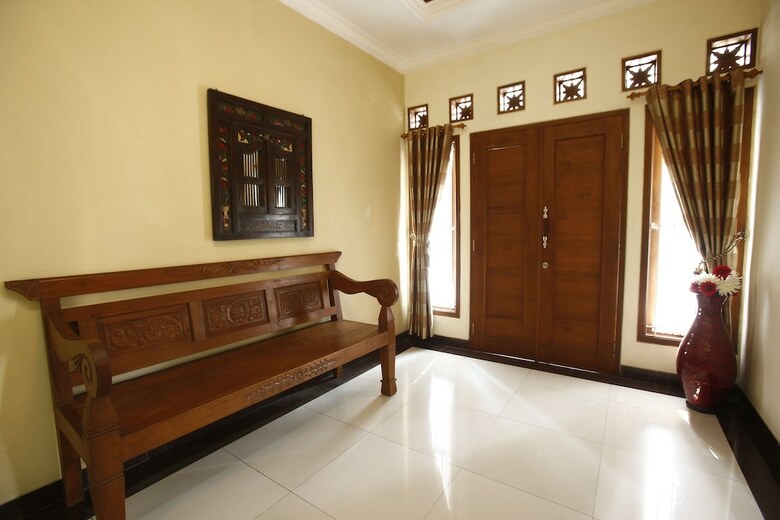Hotel Reddoorz@pondok Pinang 2