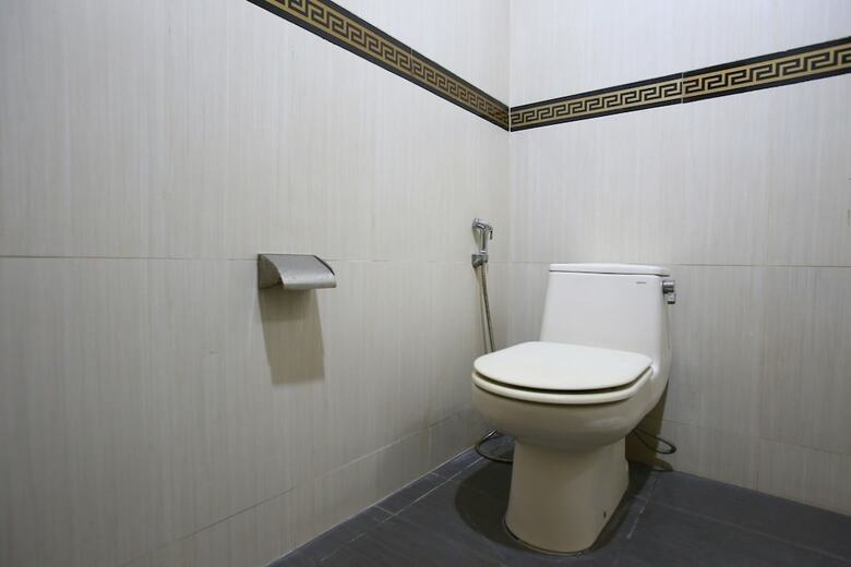 Hotel Reddoorz@pondok Pinang 2