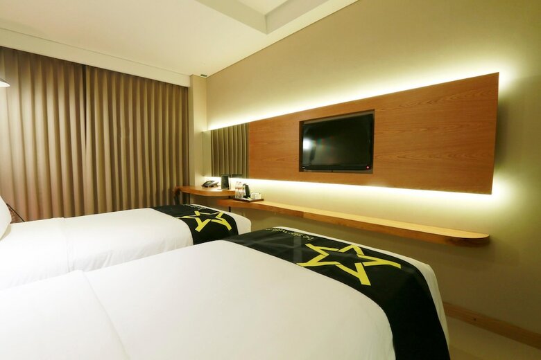 Yellow Star Hotel Gejayan