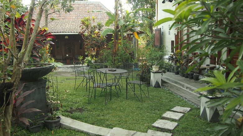Hotel The Riverside Javanese Cottages