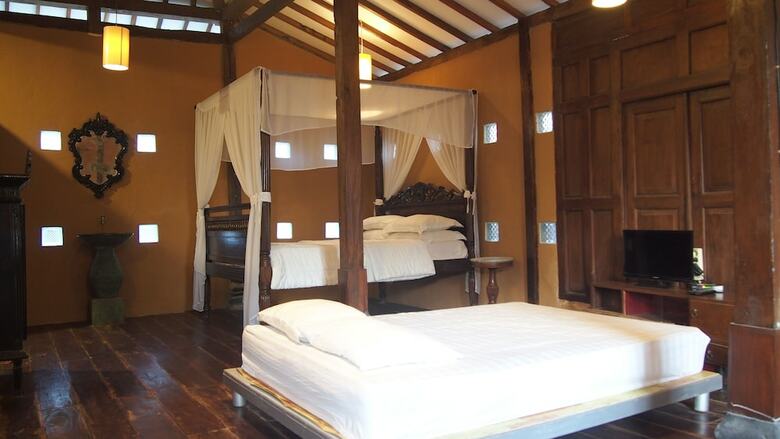 Hotel The Riverside Javanese Cottages