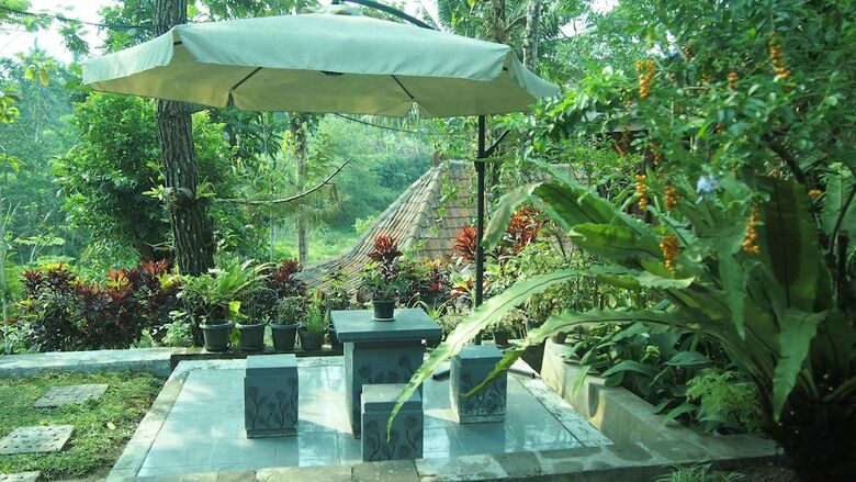 Hotel The Riverside Javanese Cottages