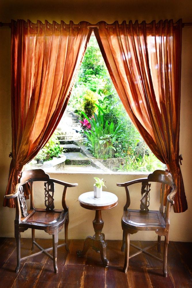 Hotel The Riverside Javanese Cottages