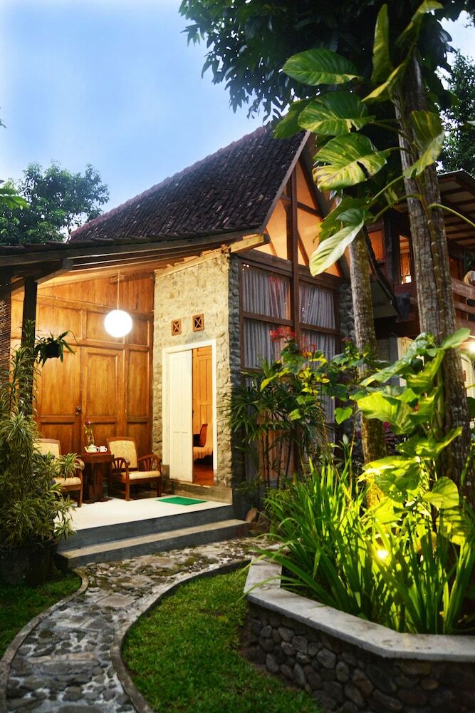 Hotel The Riverside Javanese Cottages