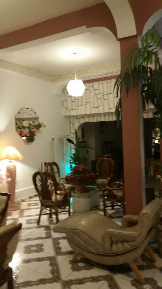 Hotel L'eternel Est Mon Secours