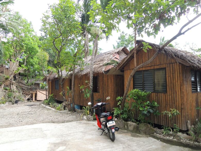Hotel Kawayan Marine Dive Resort