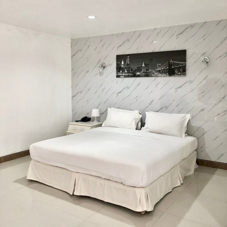Hotel Lopburi Inn Resort