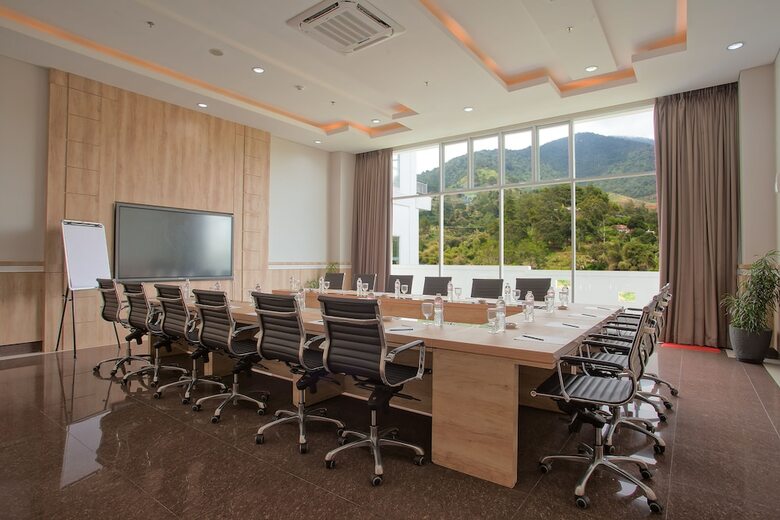 Le Eminence Hotel Convention & Resort Ciloto - Puncak