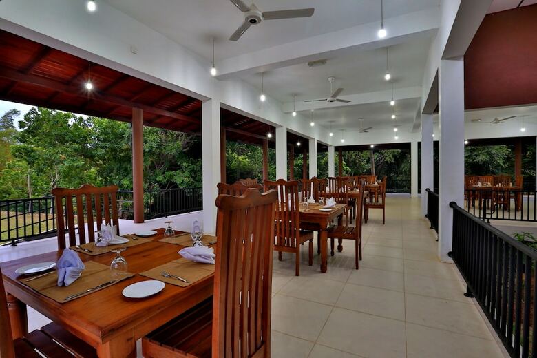 Hotel Governor's Grand