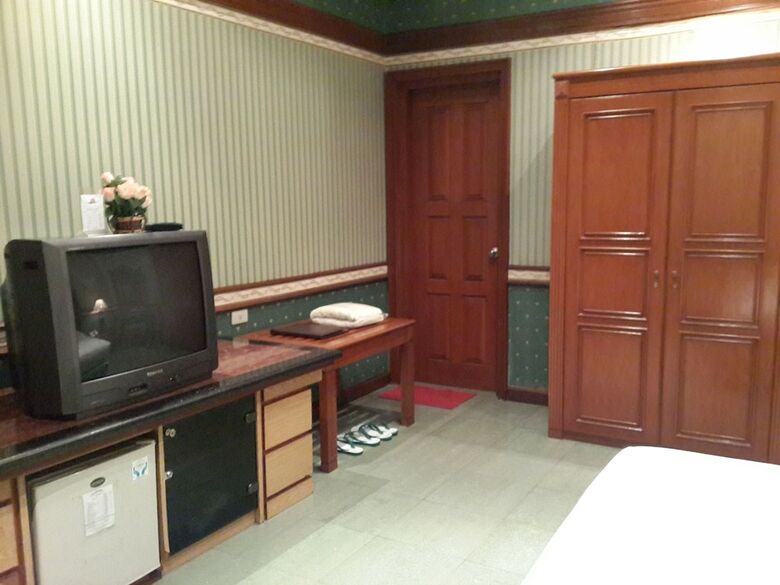 Hotel Pulau Ayer Resort And Cottages