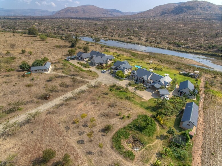 Posada Kambaku River Lodge