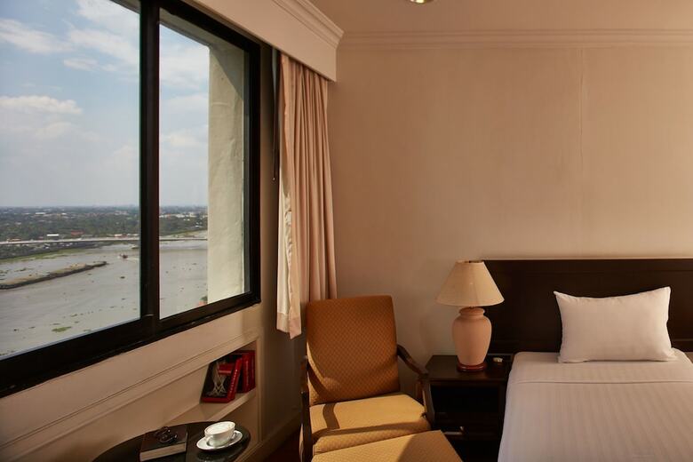 Riverine Place Hotel And Residence