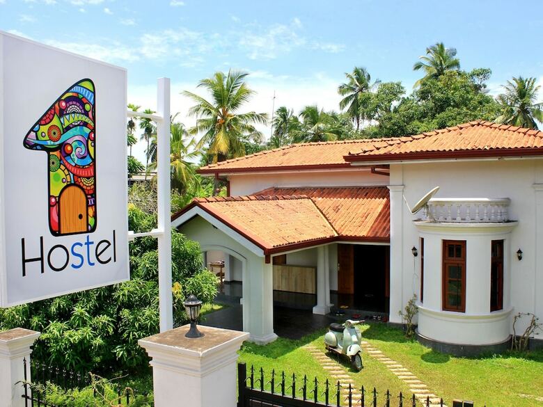 Hostal Hostel First Colombo Airport