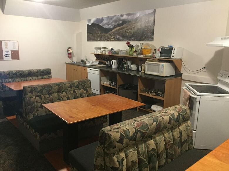 Hostal Invermere Hostel