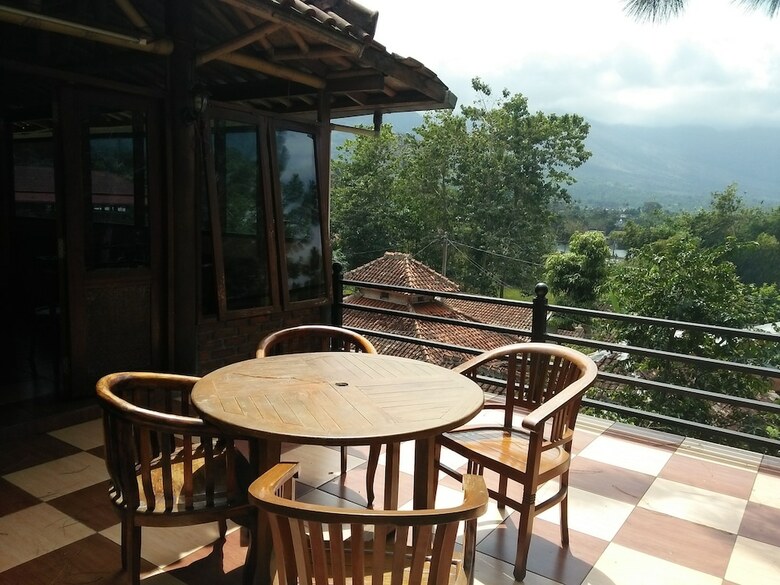 Hotel Bukit Alamanda Resort & Resto