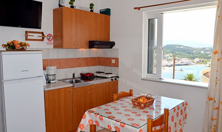 Manos Apartments