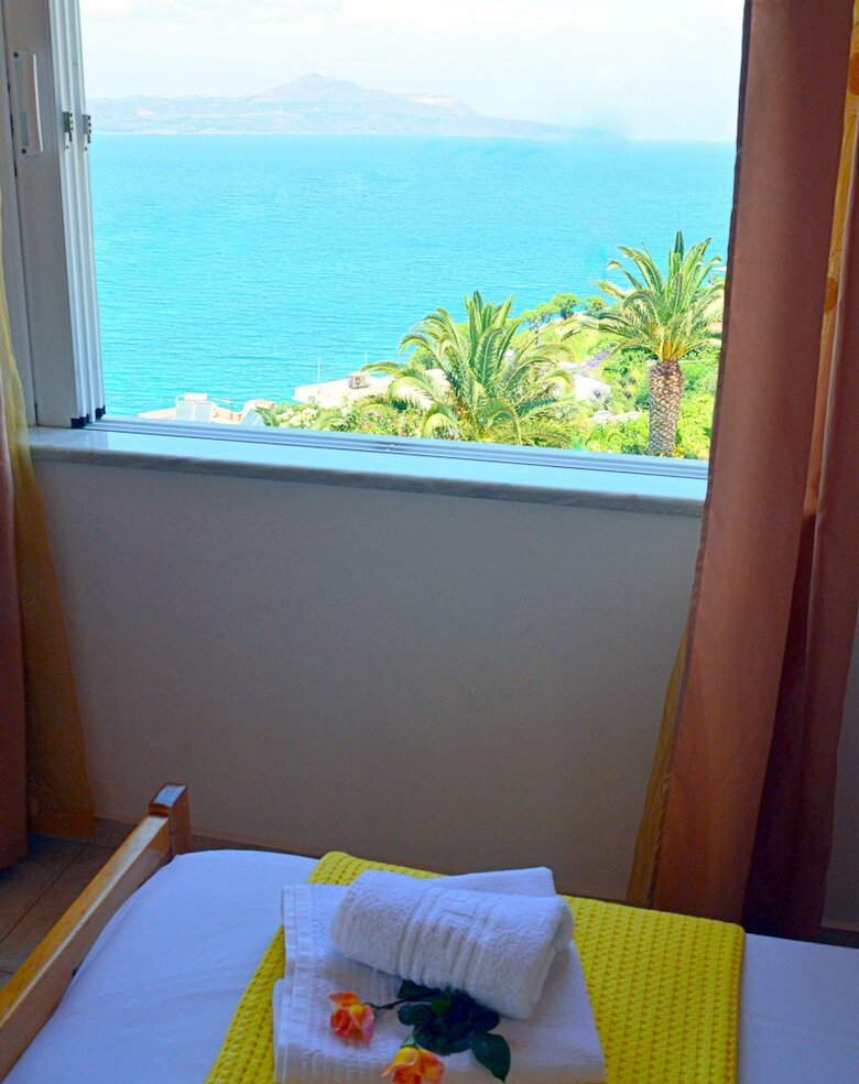 Manos Apartments