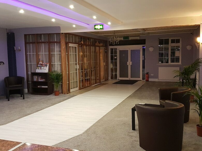 The Avenue Hotel
