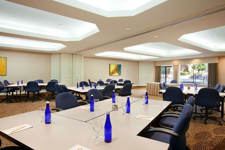 Doubletree By Hilton Hotel Boston - Bedford Glen