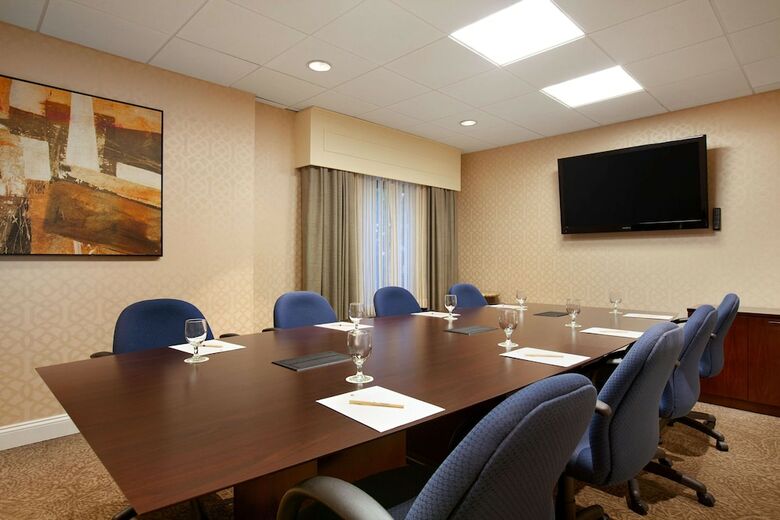 Doubletree By Hilton Hotel Boston - Bedford Glen