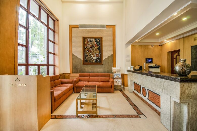 Fabhotel Metro Manor Central Station