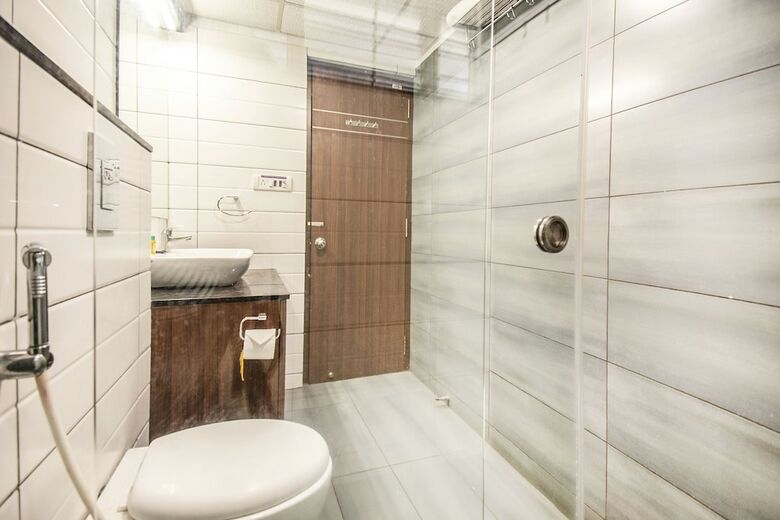 Fabhotel Oakwoods Serai